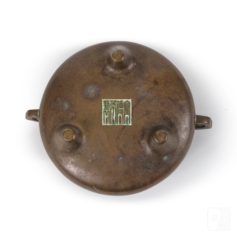清 銅三足爐 | BRÛLE-PARFUM ET SON SOCLE TRIPODE EN BRONZE - 图3